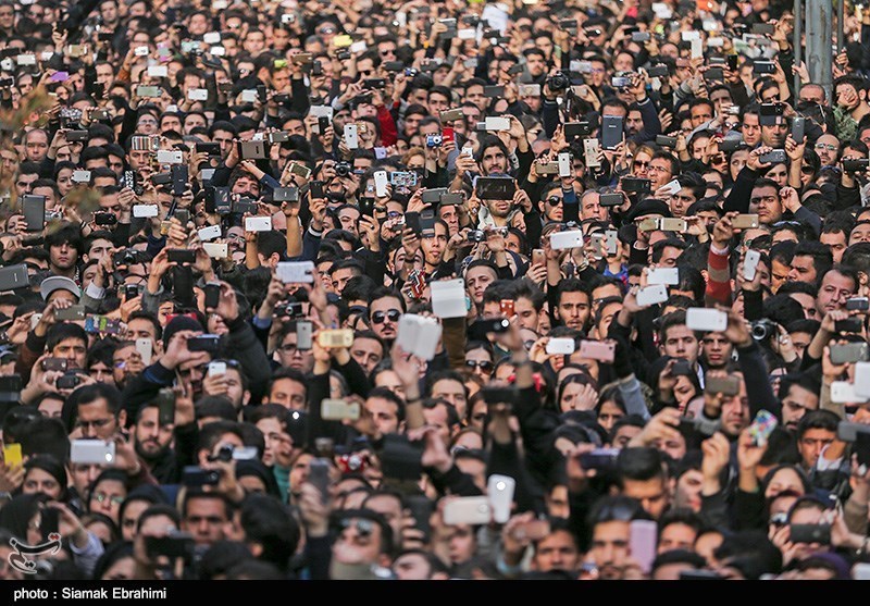 سلفی زیر تابوت کافه بازاریابی